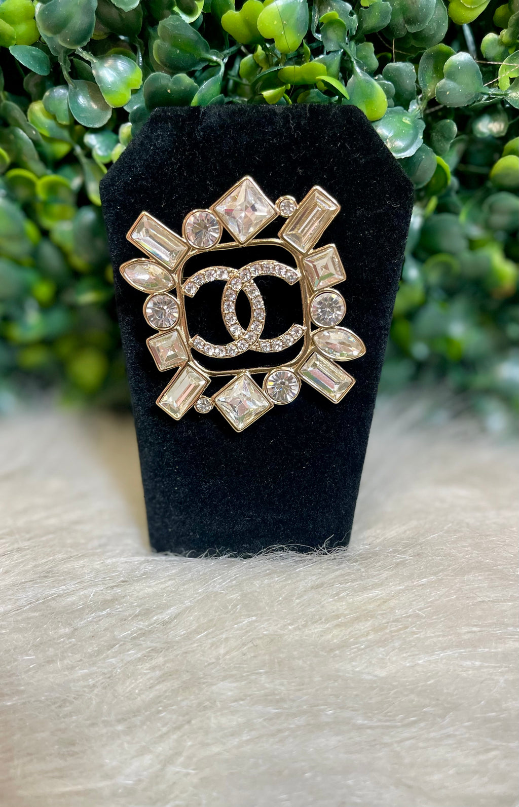 CC CRYSTAL BROOCH