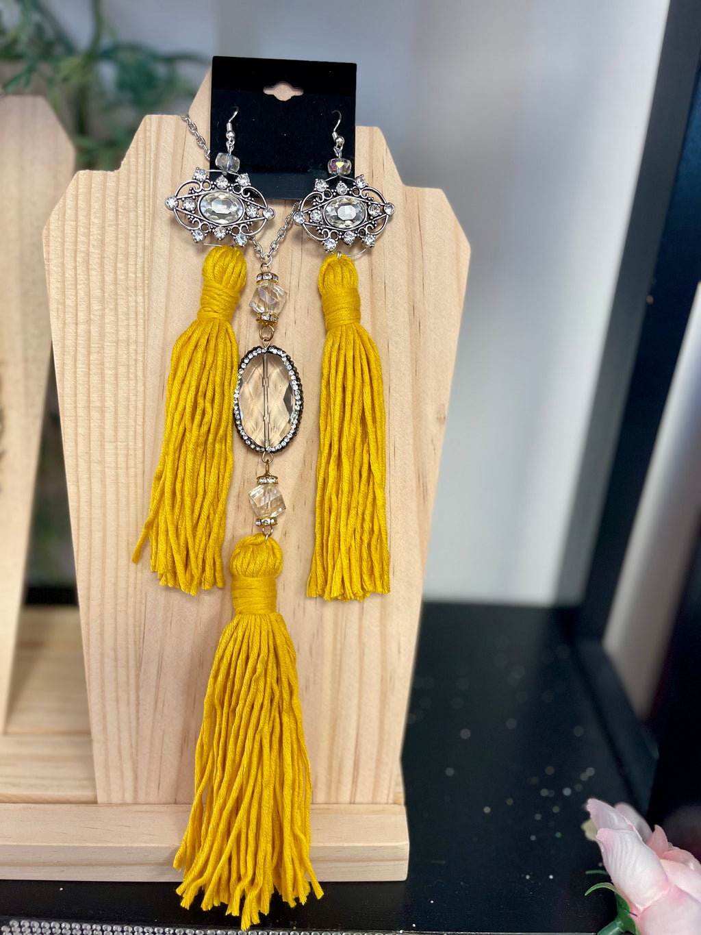 TASSEL SET (MUSTARD)