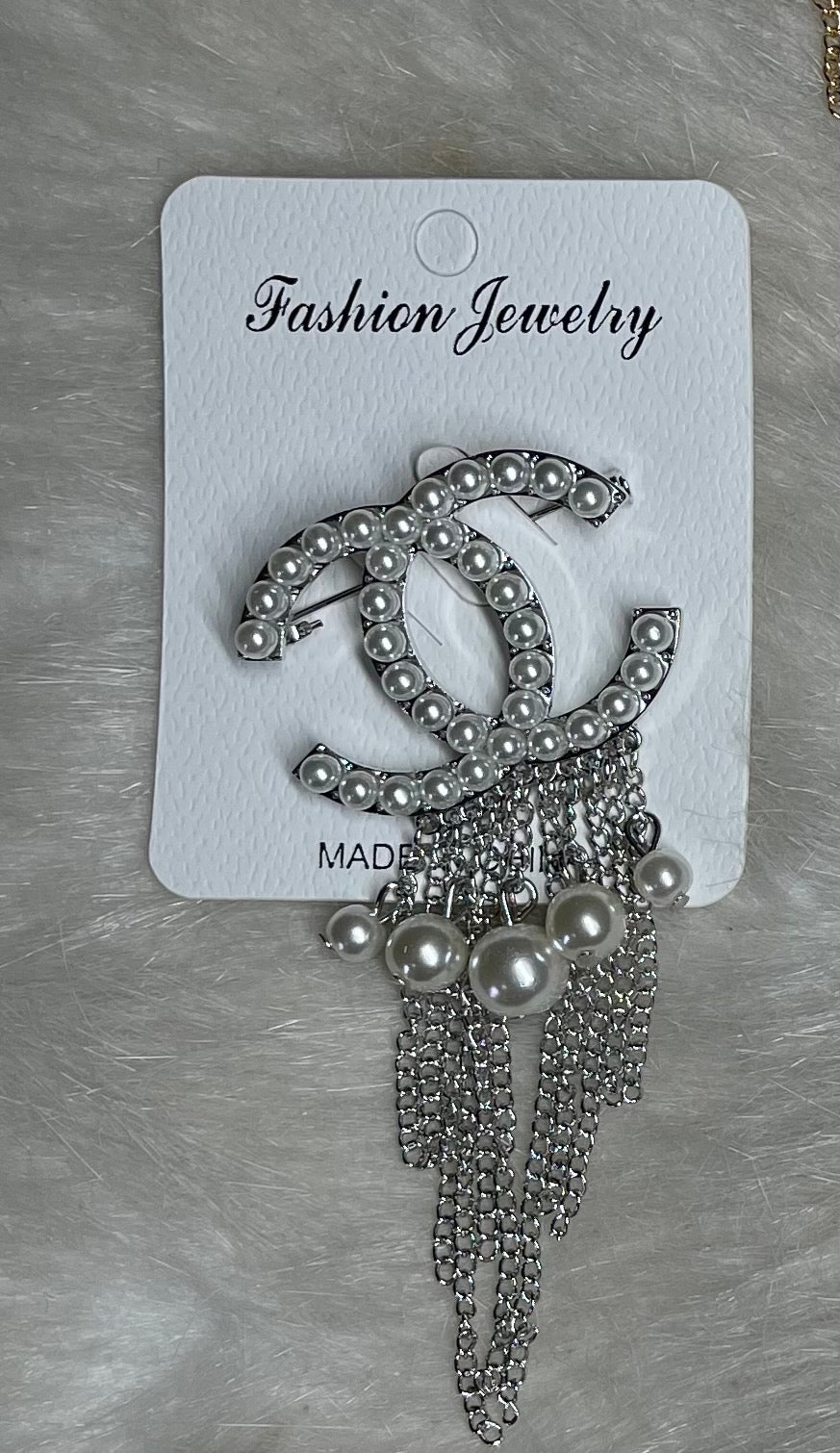 CC PEARL FRINGE BROOCH (SILVER)