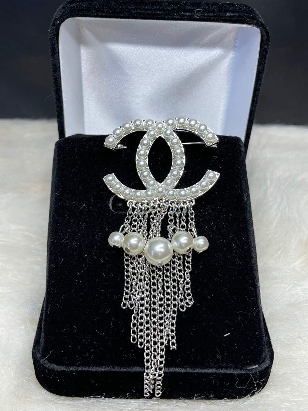 CC PEARL FRINGE BROOCH (SILVER)